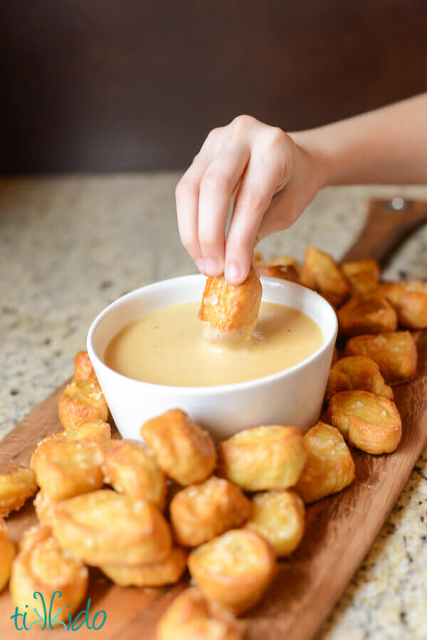 Gameday Recipe Pretzel Bites and Beer Cheese Dipping Sauce